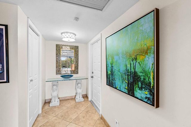 3505 Oaks Way 301, Pompano Beach, FL 33069