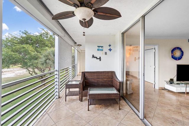 3505 Oaks Way 301, Pompano Beach, FL 33069