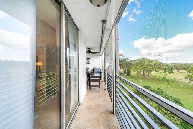 3505 Oaks Way 301, Pompano Beach, FL 33069