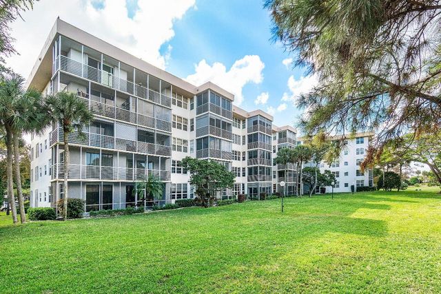 3505 Oaks Way 301, Pompano Beach, FL 33069