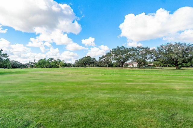 3505 Oaks Way 301, Pompano Beach, FL 33069