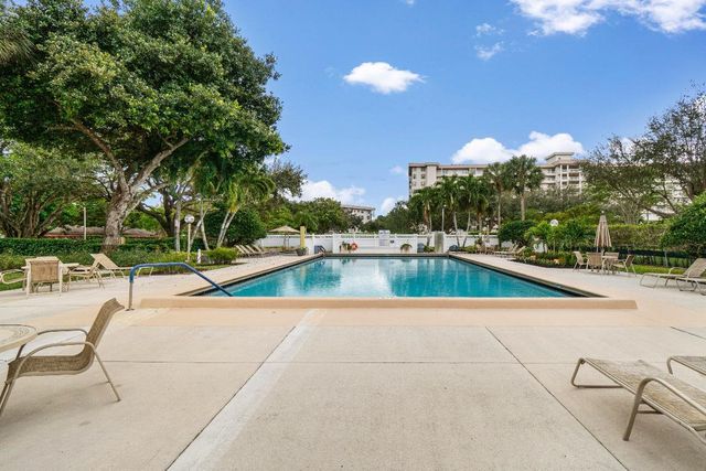 3505 Oaks Way 301, Pompano Beach, FL 33069