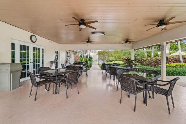 3505 Oaks Way 301, Pompano Beach, FL 33069