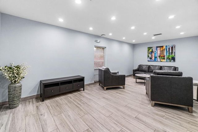 3505 Oaks Way 301, Pompano Beach, FL 33069