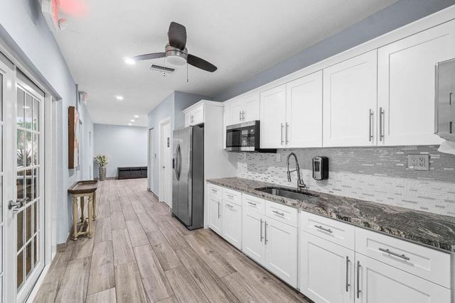 3505 Oaks Way 301, Pompano Beach, FL 33069