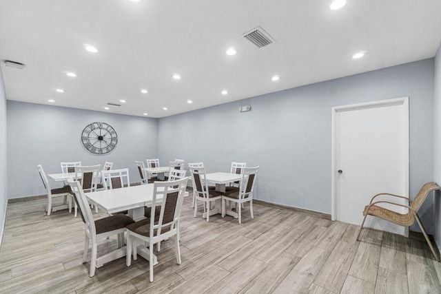 3505 Oaks Way 301, Pompano Beach, FL 33069