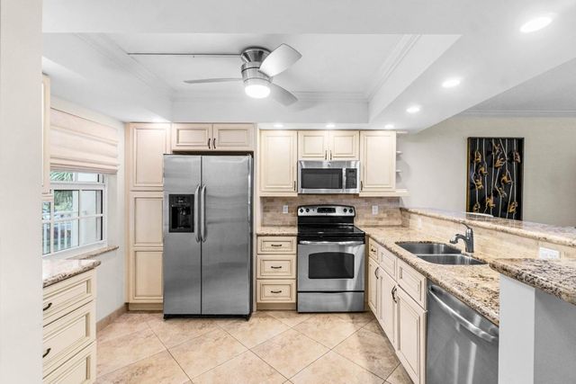 3505 Oaks Way 301, Pompano Beach, FL 33069