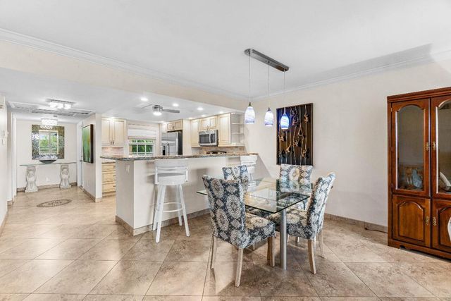 3505 Oaks Way 301, Pompano Beach, FL 33069