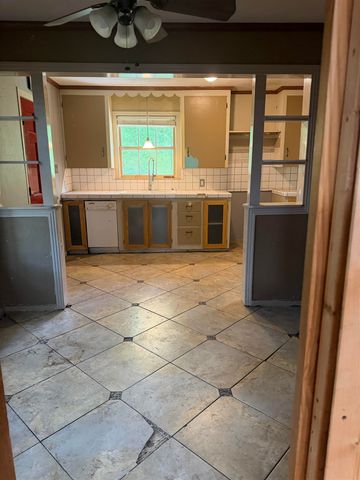 1407 Valley Dr., Longview, TX 75601