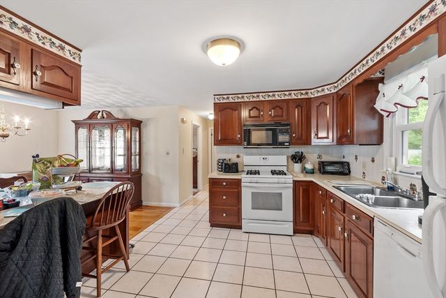 55 Lisa Dr, Leominster, MA 01453