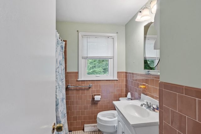 55 Lisa Dr, Leominster, MA 01453