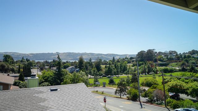 2048 E 3rd St, Benicia, CA 94510