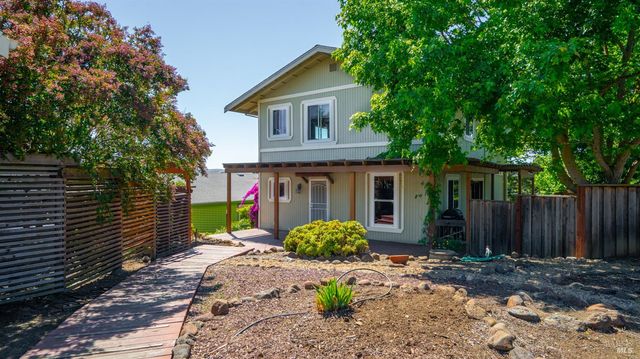2048 E 3rd St, Benicia, CA 94510