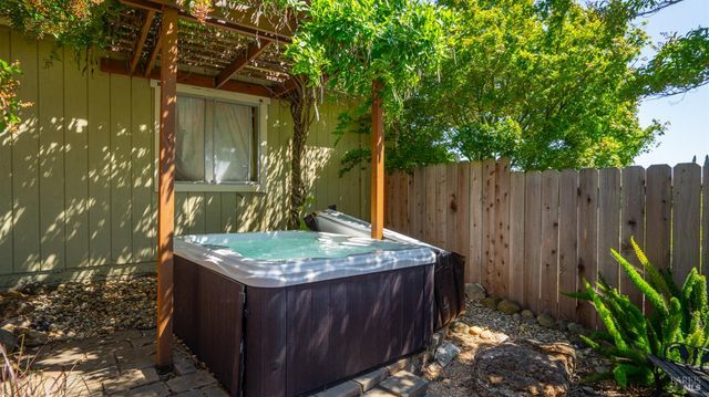 2048 E 3rd St, Benicia, CA 94510