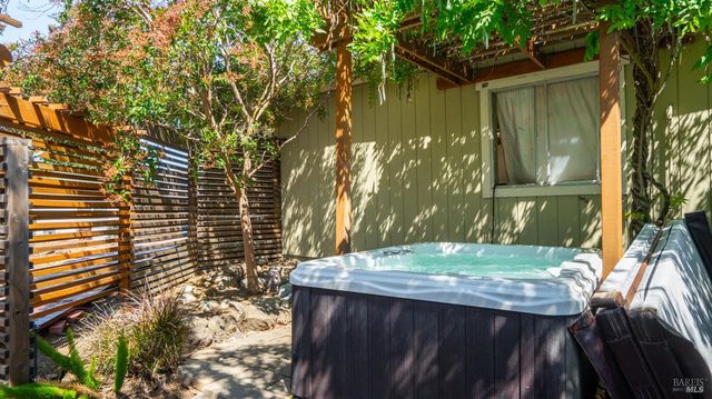 2048 E 3rd St, Benicia, CA 94510
