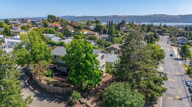 2048 E 3rd St, Benicia, CA 94510