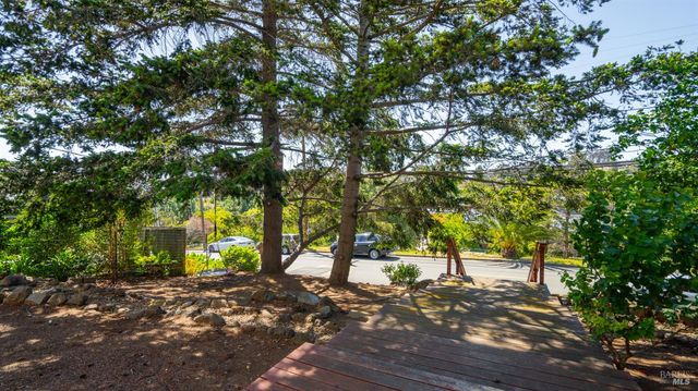 2048 E 3rd St, Benicia, CA 94510