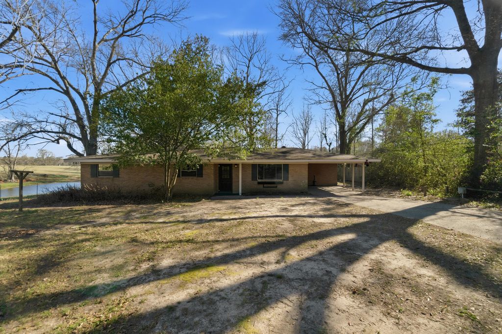 808 Ladner St., Purvis, MS 39475