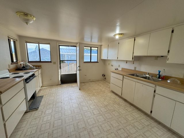 25991 Cir Bell Road, Fall River Mills, CA 96028