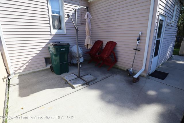 2306 Teel Avenue, Lansing, MI 48910