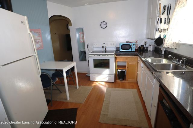 2306 Teel Avenue, Lansing, MI 48910