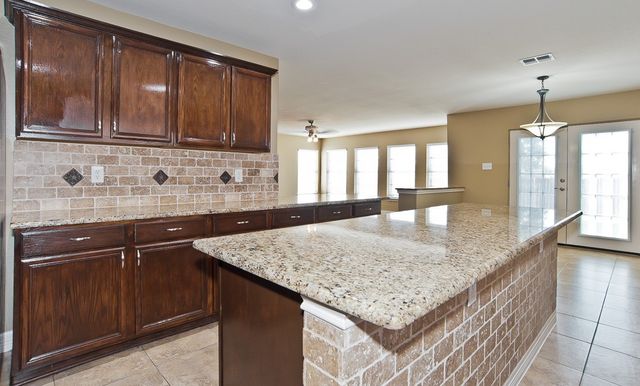 318 Kissimmee Drive, Arlington, TX 76002