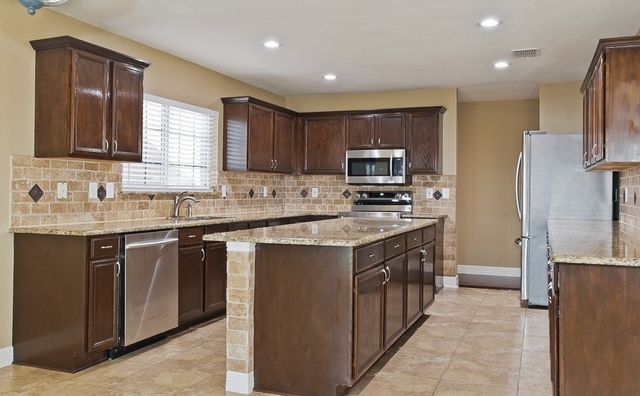 318 Kissimmee Drive, Arlington, TX 76002