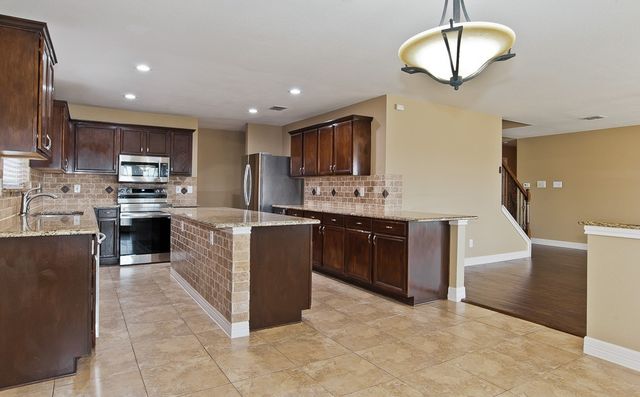318 Kissimmee Drive, Arlington, TX 76002