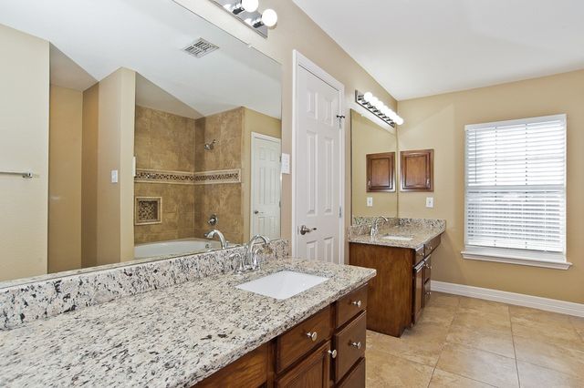 318 Kissimmee Drive, Arlington, TX 76002