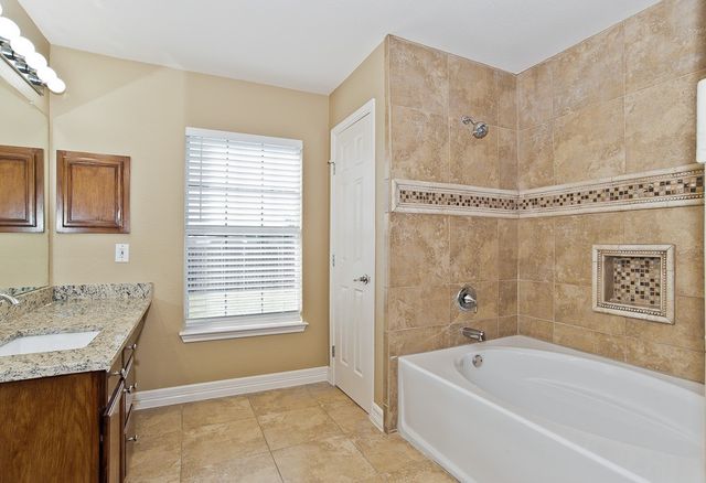 318 Kissimmee Drive, Arlington, TX 76002