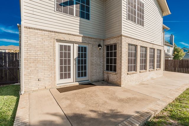 318 Kissimmee Drive, Arlington, TX 76002