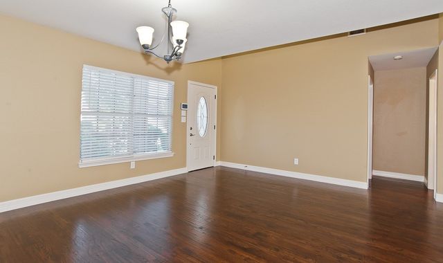 318 Kissimmee Drive, Arlington, TX 76002