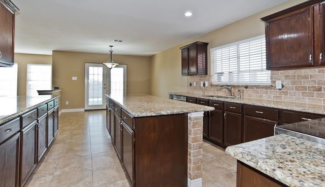 318 Kissimmee Drive, Arlington, TX 76002