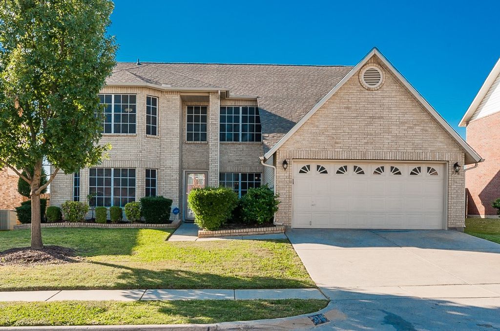 318 Kissimmee Drive, Arlington, TX 76002