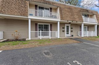 4 Deer St Apt 13, Tilton, NH 03276