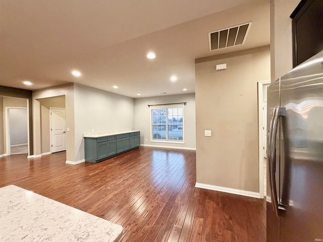 3043 Paradise Circle, Newburgh, IN 47630