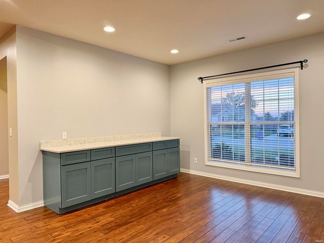 3043 Paradise Circle, Newburgh, IN 47630