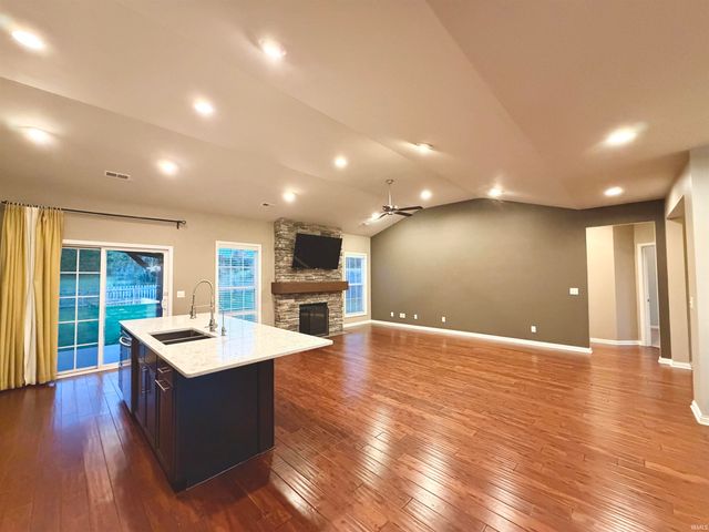 3043 Paradise Circle, Newburgh, IN 47630
