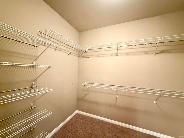 3043 Paradise Circle, Newburgh, IN 47630