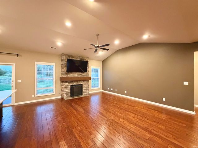 3043 Paradise Circle, Newburgh, IN 47630