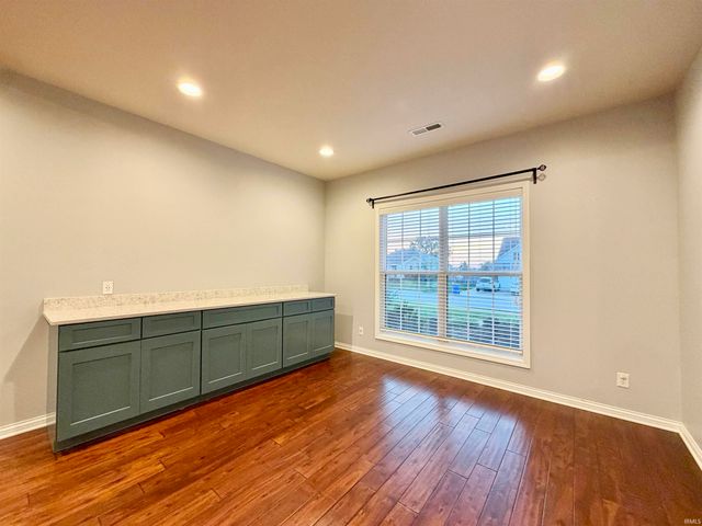 3043 Paradise Circle, Newburgh, IN 47630