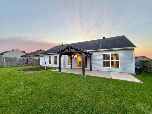 3043 Paradise Circle, Newburgh, IN 47630