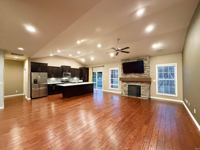 3043 Paradise Circle, Newburgh, IN 47630