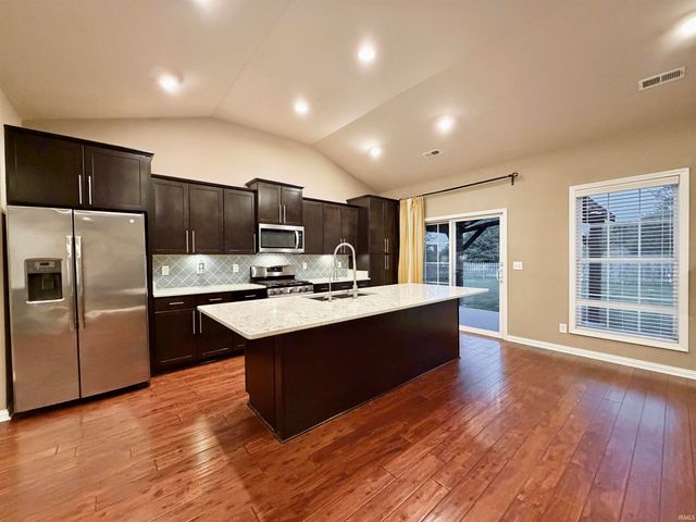 3043 Paradise Circle, Newburgh, IN 47630