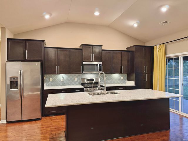 3043 Paradise Circle, Newburgh, IN 47630