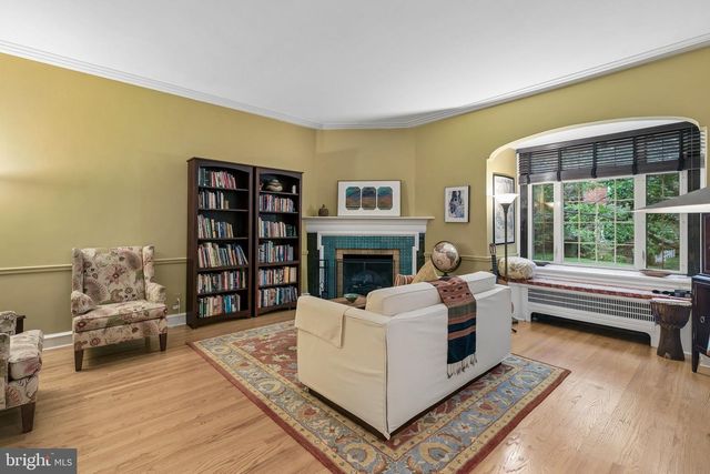 413 E ALLENS LN, Philadelphia, PA 19119