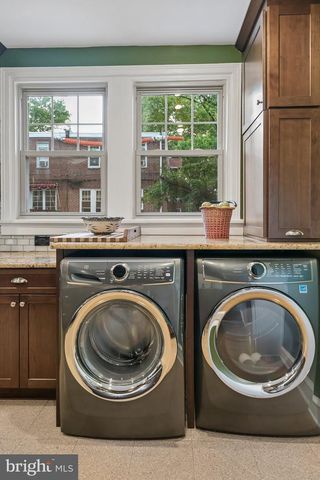 413 E ALLENS LN, Philadelphia, PA 19119