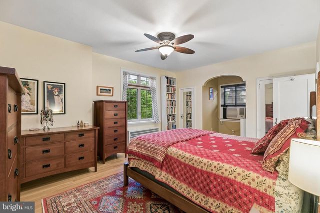 413 E ALLENS LN, Philadelphia, PA 19119