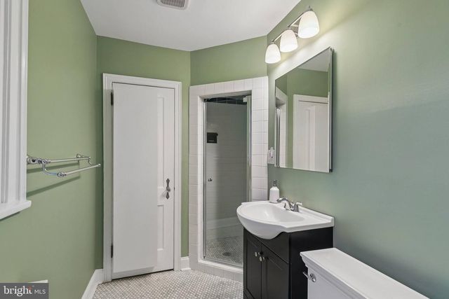 413 E ALLENS LN, Philadelphia, PA 19119