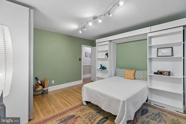 413 E ALLENS LN, Philadelphia, PA 19119